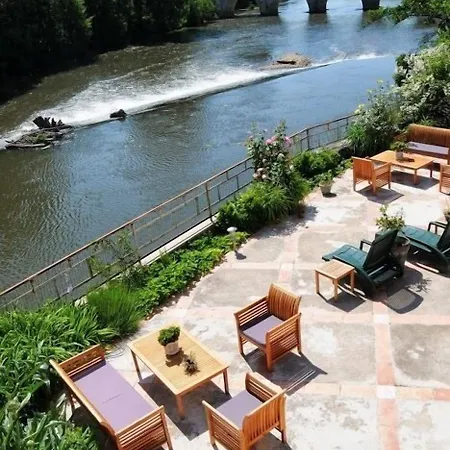 Les Rives De L'isle Hotell 3*