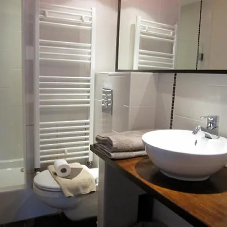 Les Rives De L'isle Hotell 3*